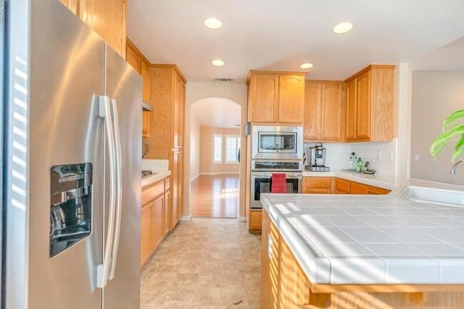 Building Photo - 679 Apricot Ct