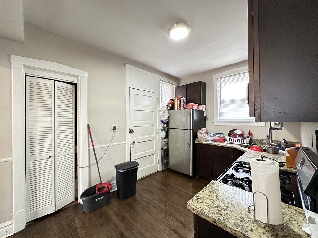 Building Photo - 3538 W Grace St