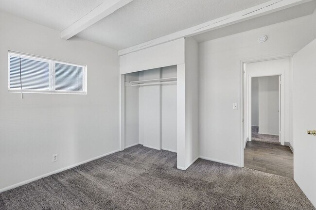 Building Photo - 1106-1112 NE 81st