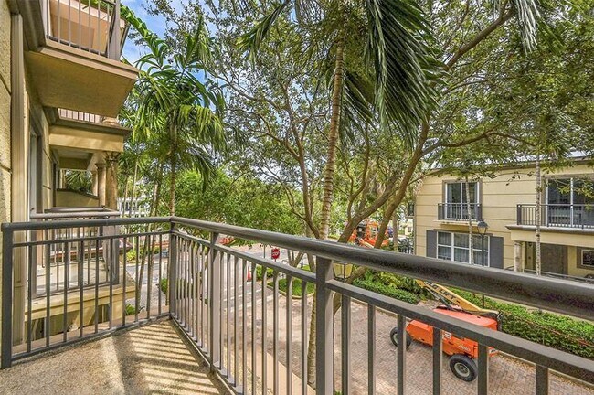 Building Photo - 2633 NE 14th Ave