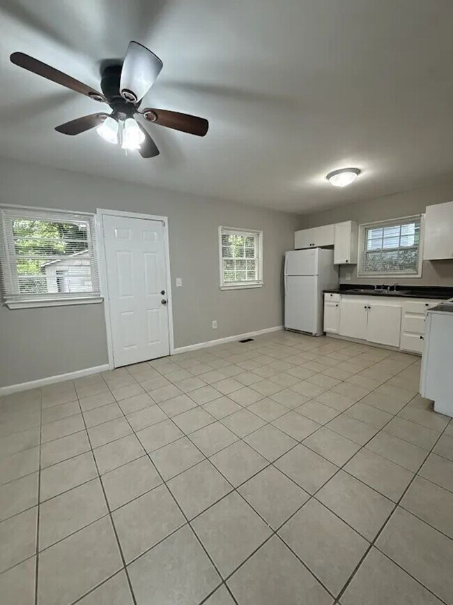 Building Photo - 450 Forrest Ridge Dr NW