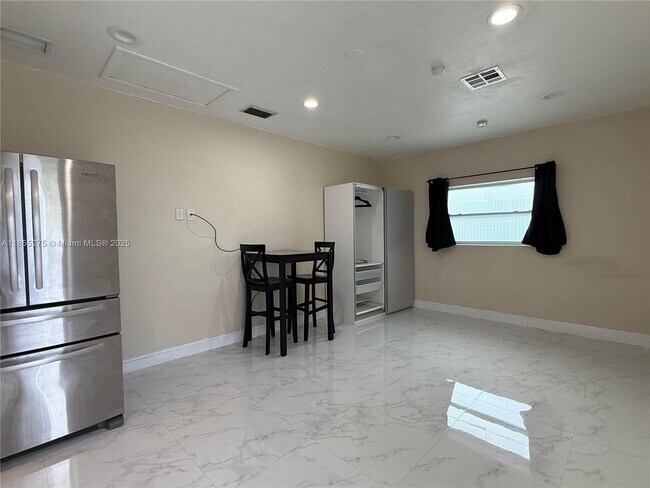 Building Photo - 1715 SW 102nd Ct