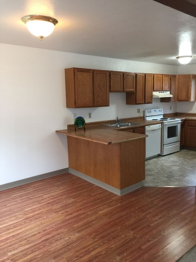 Building Photo - South Anchorage Beautiful 3 bed townhouse ...