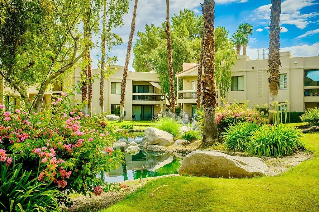 Gorgeous grounds - 35200 Cathedral Canyon Dr