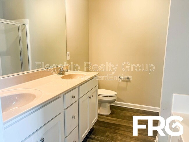 Building Photo - 102 Michael Thomas Pl