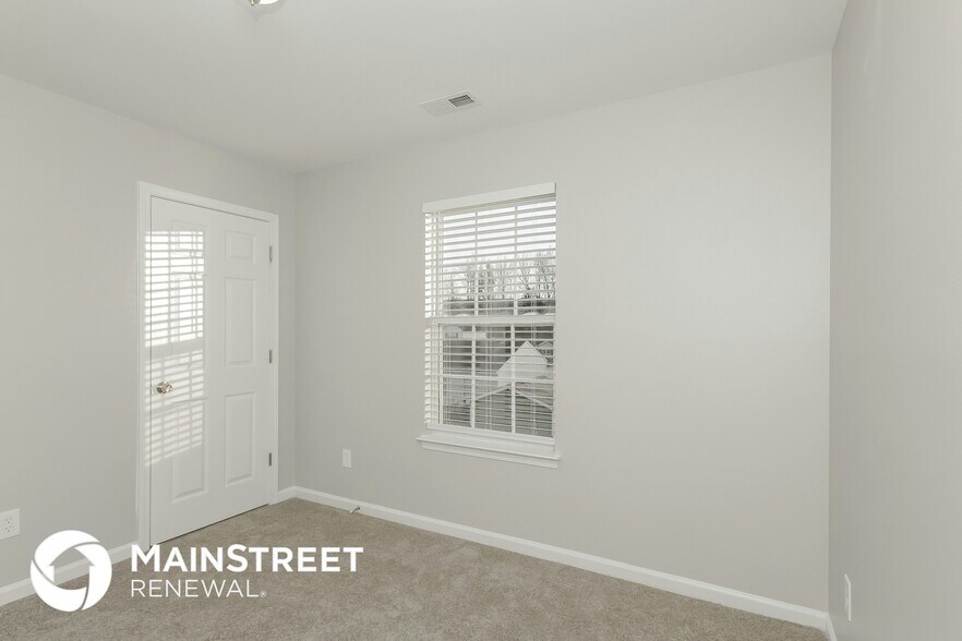 Building Photo - 5728 Fairchase Ave