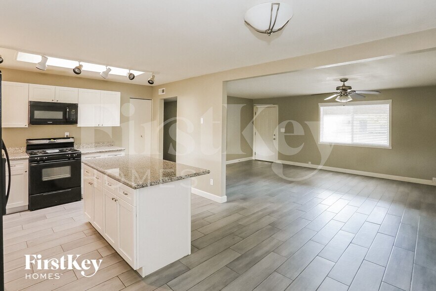 Building Photo - 9214 N 36th Dr