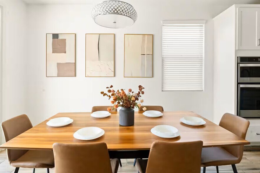 Building Photo - 2437 E Alta Vista Rd