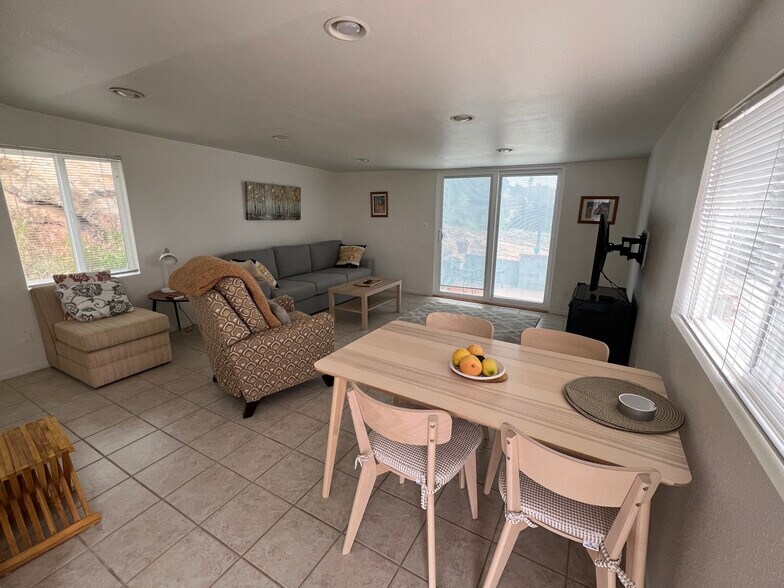 Building Photo - 32677 Ranchos Ladera Rd