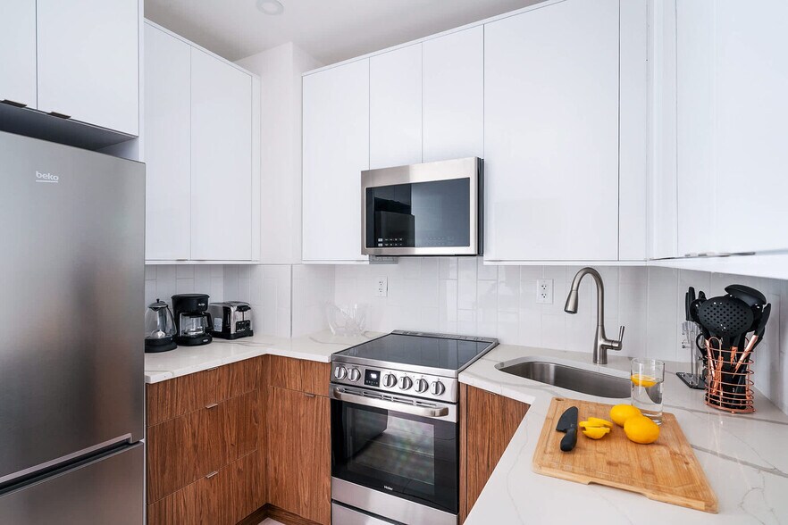 Building Photo - 501 E 83rd St