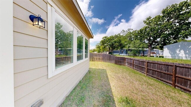 Building Photo - 963 Harper Ln