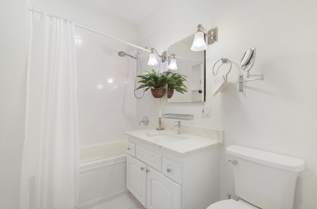 Bathroom - 1144 W Schubert Ave