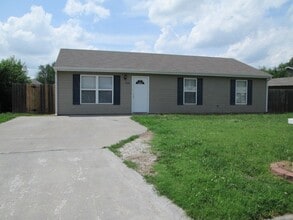 Building Photo - A cute single family home