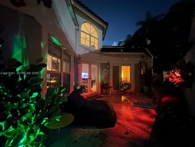 Building Photo - 3070 Allamanda St