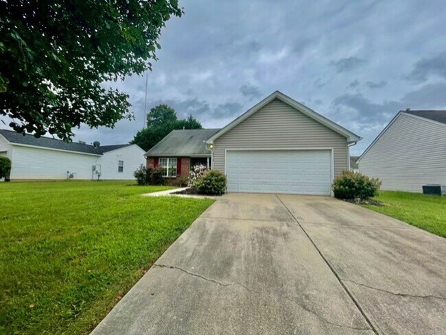 Building Photo - Must see this Adorable 3 bedroom 2 bath 2 garage home . Located in the Reedy Creek Plantation