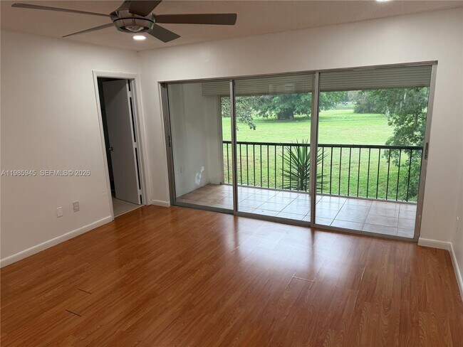 Building Photo - 3962 Inverrary Dr