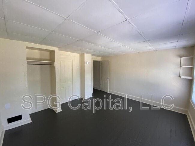 Building Photo - 402 E King St