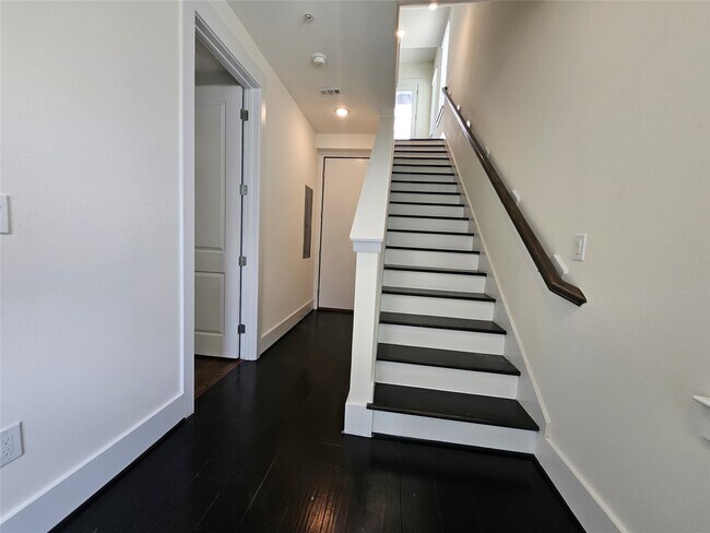 Building Photo - 2401 Crawford St