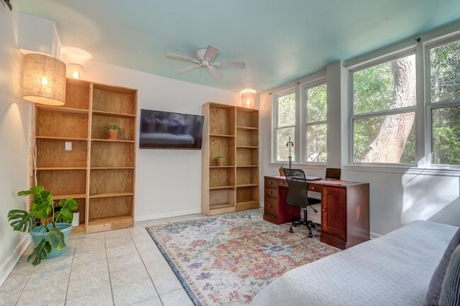 Building Photo - Quiet and Serene Johns Island Living