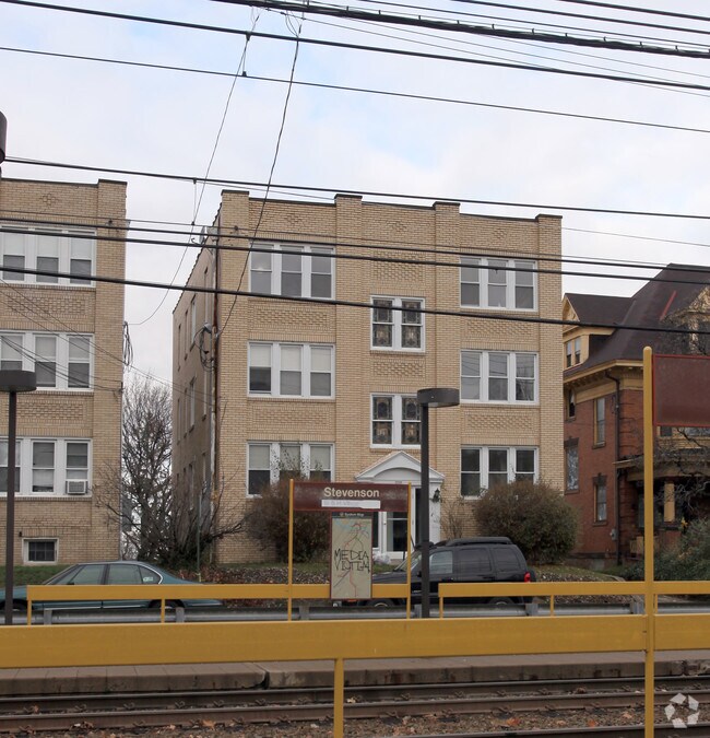 Primary Photo - 2728 Broadway Ave