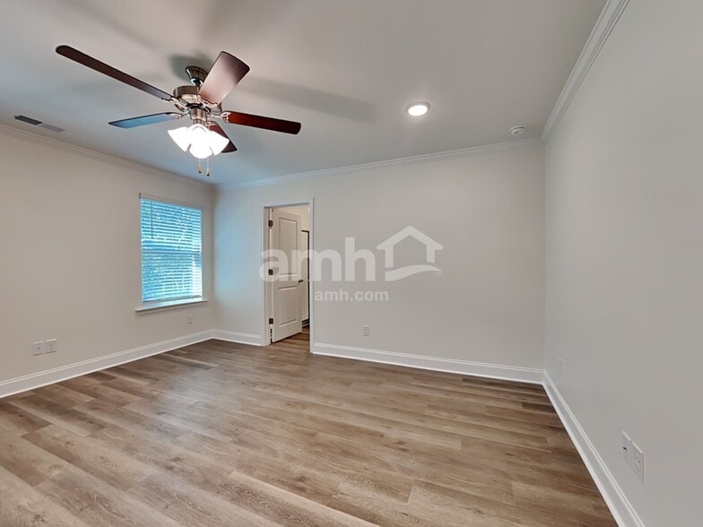 Building Photo - 1617 Lamplighter Ln