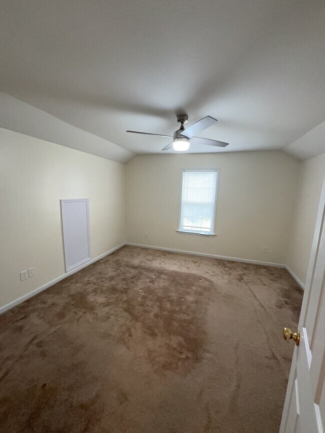 Building Photo - Charming 4 Bedroom, 2 Bath Home - 300 Shif...