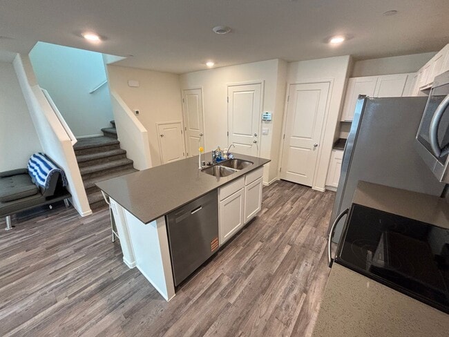 Building Photo - Charming 3Bed/2.5Bath/2Car Townhouse located in Northwest Las Vegas - Make the Move for Less: $30...