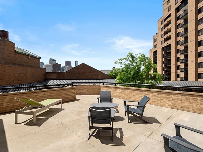 Building Photo - 20 NE 2nd St