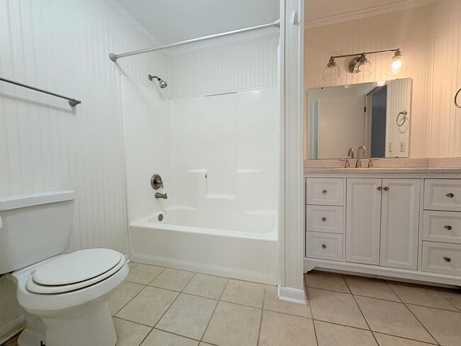 Building Photo - 164 SE Villas Ct