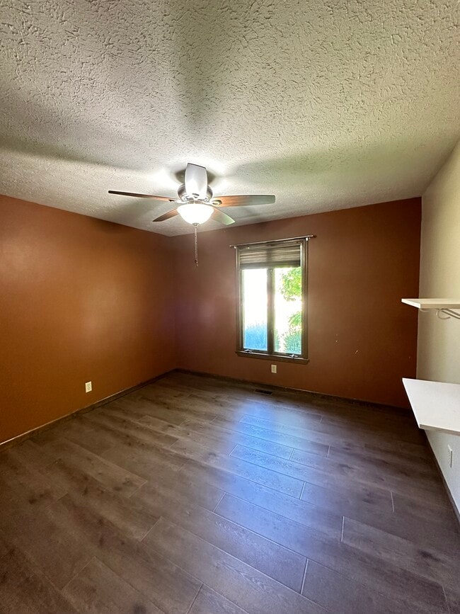Building Photo - Deer Trail