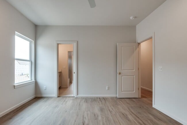 Building Photo - Urban living in Edmond