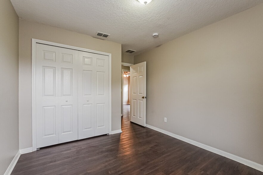 Building Photo - 640 Tranquility St