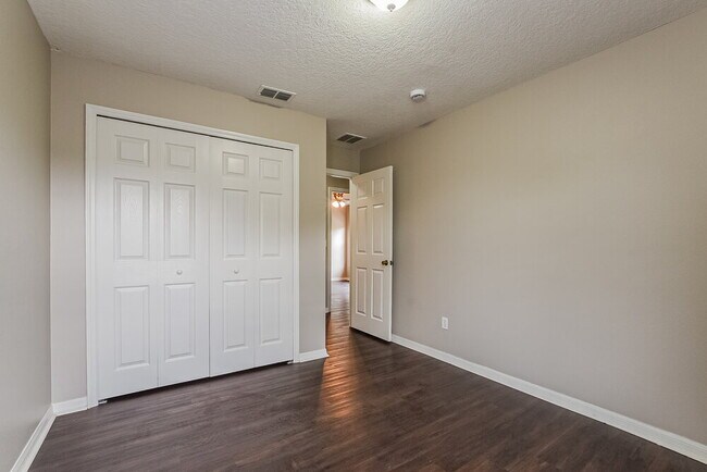 Building Photo - 640 Tranquility St