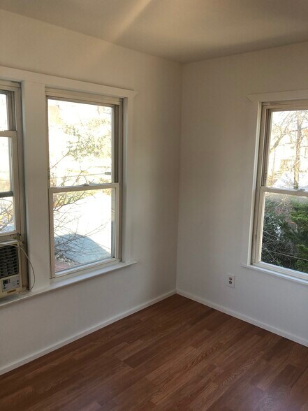 Building Photo - 27 Alton Pl