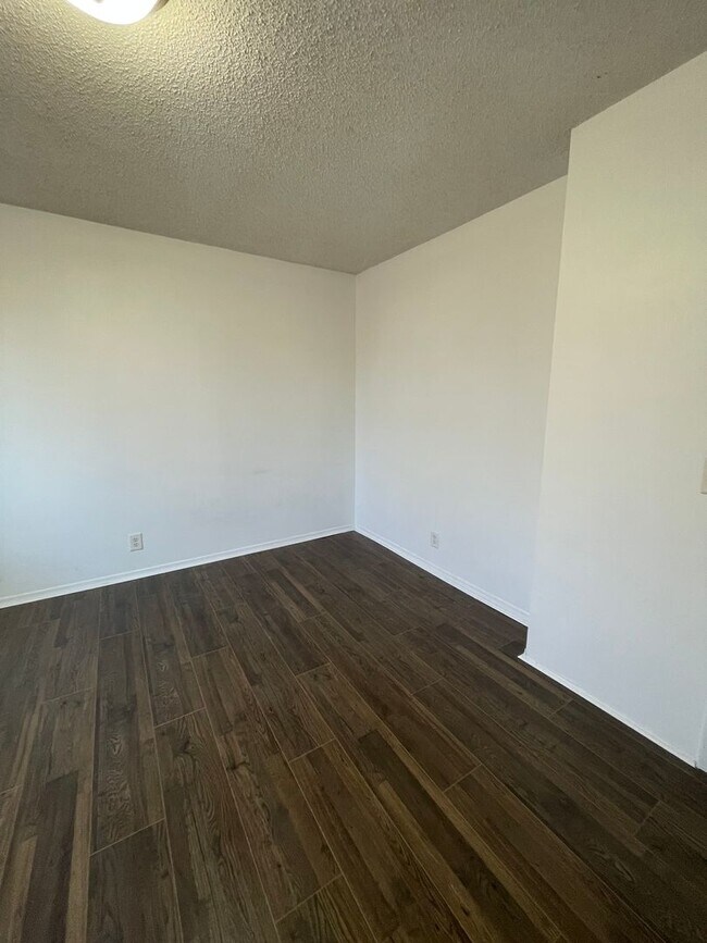 Building Photo - 618 Wilson St