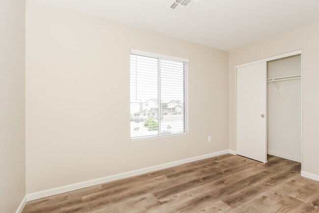 Building Photo - 1205 S 121st Dr