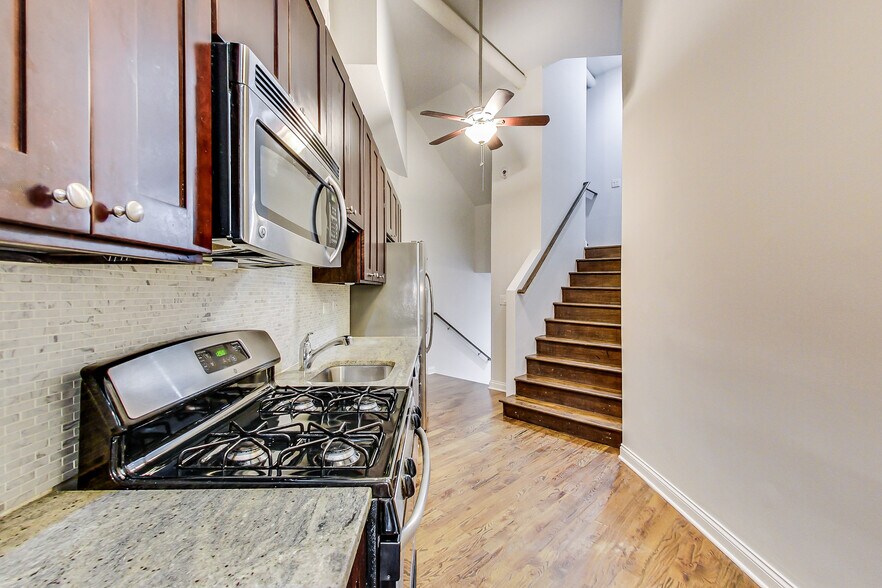 Building Photo - 1802 N Sheffield Ave