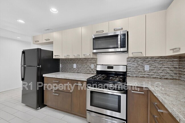 Building Photo - 823 San Lorenzo Ave NW