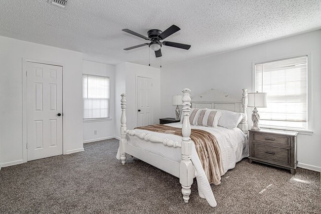 Building Photo - 541 NW Lorna St