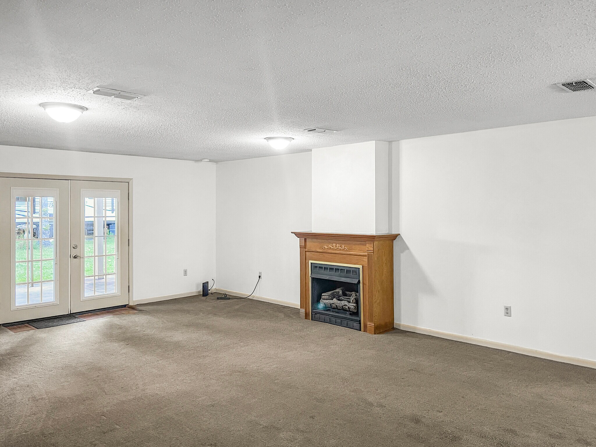 Building Photo - 1080 Pine Cone Ln