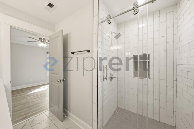 Building Photo - 413A Cecil St