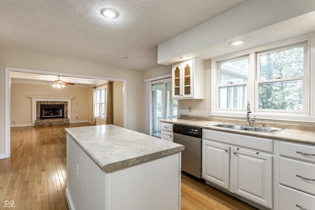 Building Photo - 795 Grace Dr