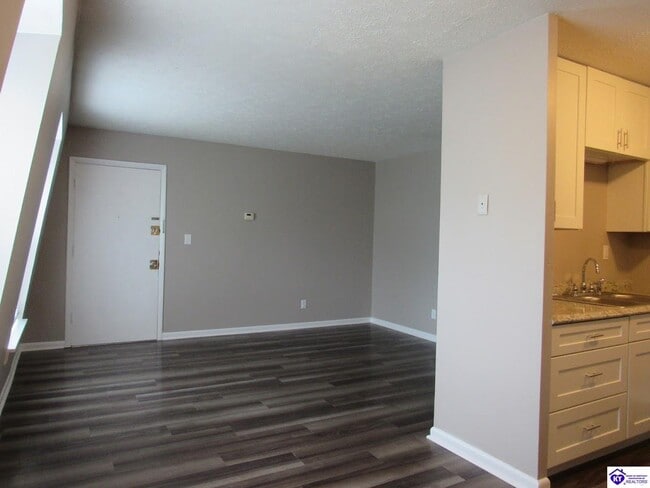 Building Photo - 248 Metts Ct