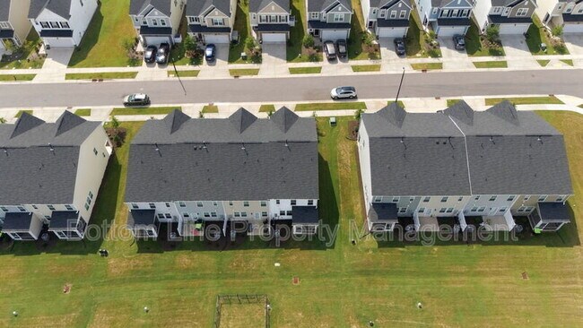 Building Photo - 5811 Woodlawn Dr