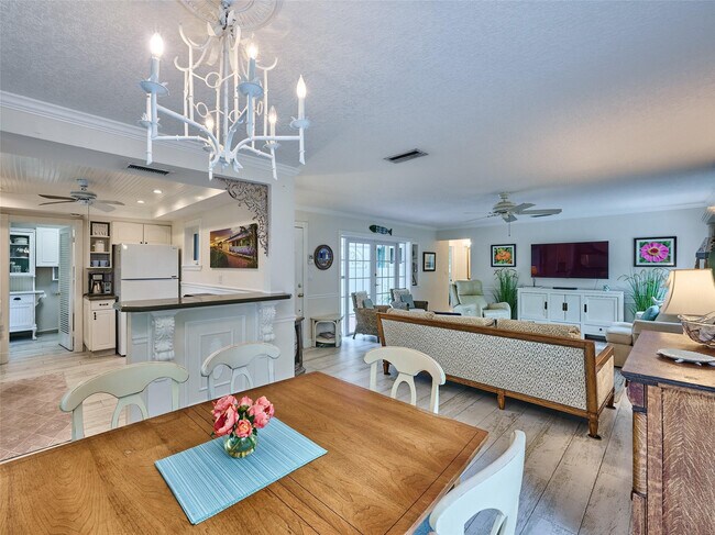 Building Photo - 3220 Oleander Way