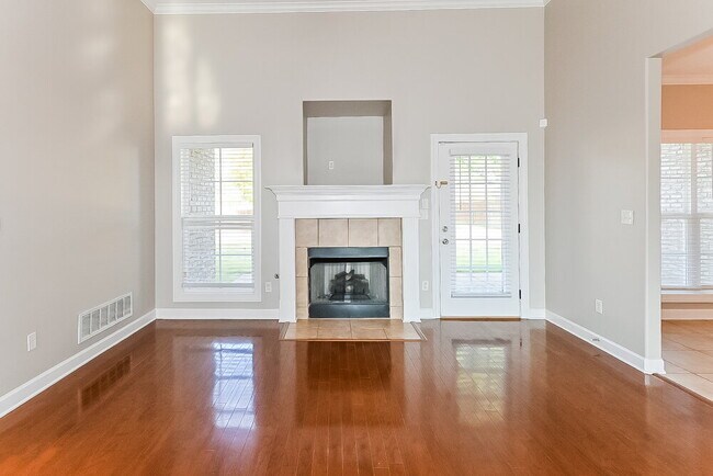 Building Photo - 3400 Valley Crest Dr