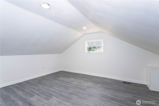 Building Photo - Beautifully Renovated 4-Bedroom Home in De...