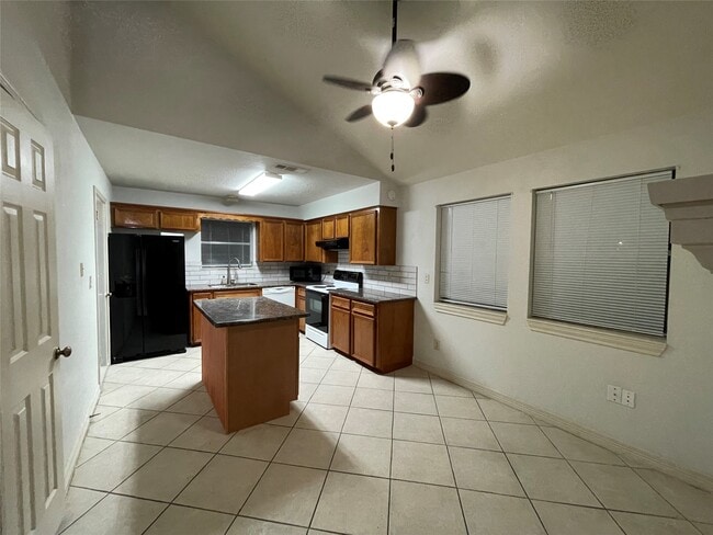 Building Photo - 22310 Rangeview Dr