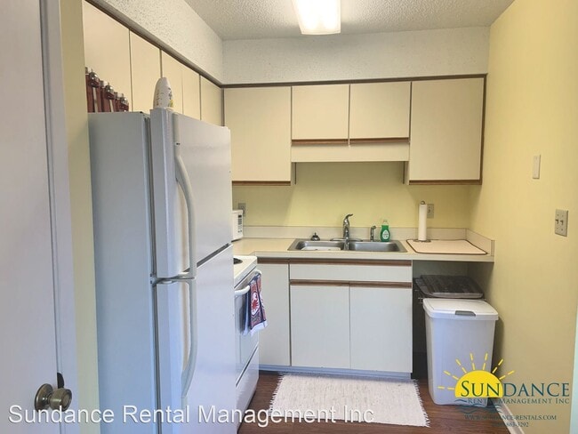 Building Photo - 1 br, 1 bath House - 7 Birch Street #201