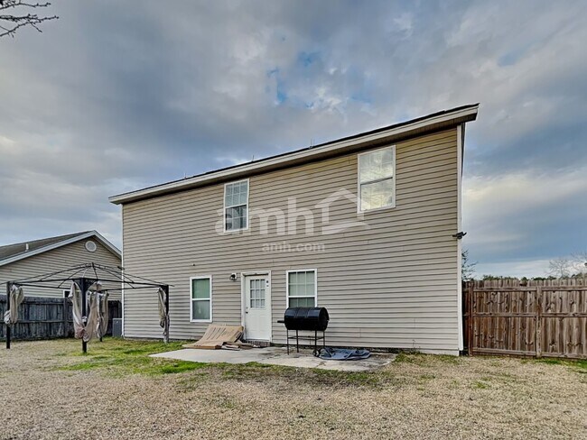 Building Photo - 25 Willow Lakes Dr